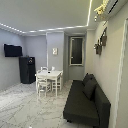 Casa Vacanze Qs 10 Daire Napoli Dış mekan fotoğraf