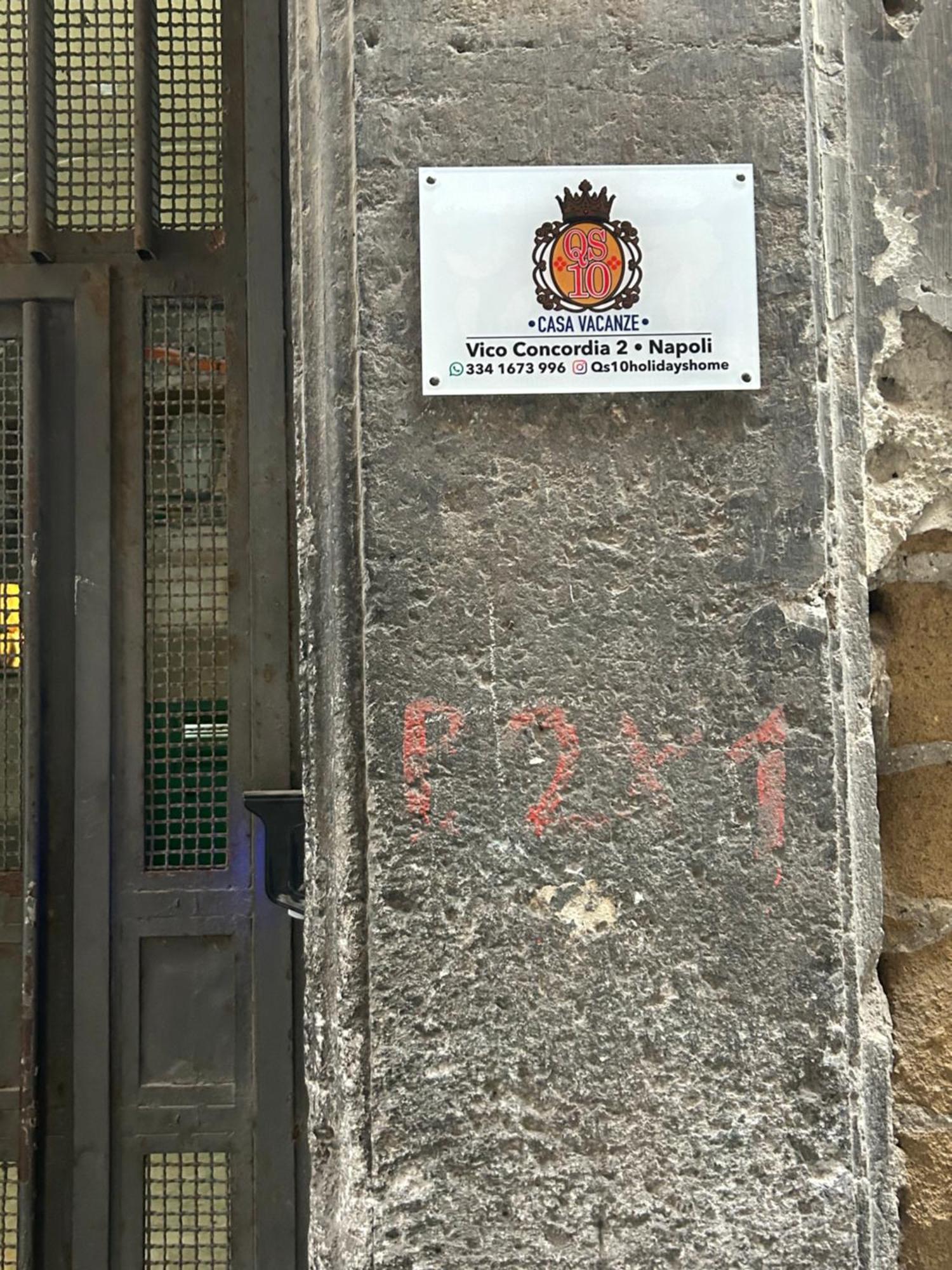 Casa Vacanze Qs 10 Daire Napoli Dış mekan fotoğraf